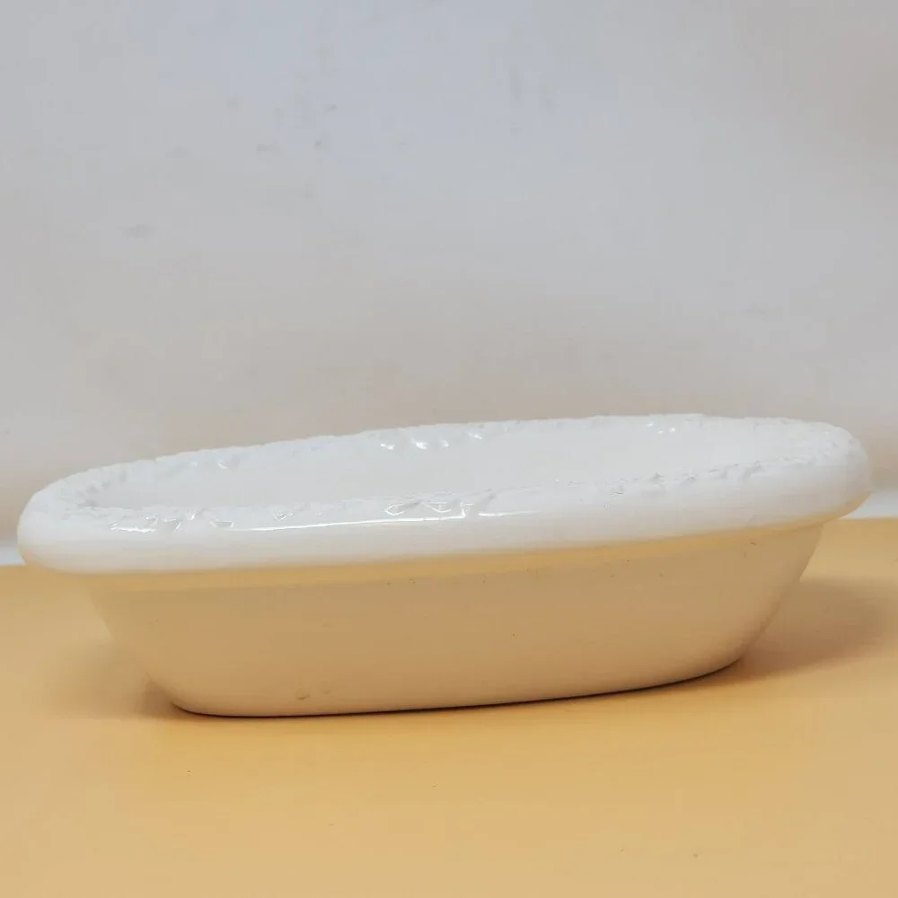 Set Of 2 White Ceramic Floral Soap‎ Dishes With Embossed Design Bathroom Decor